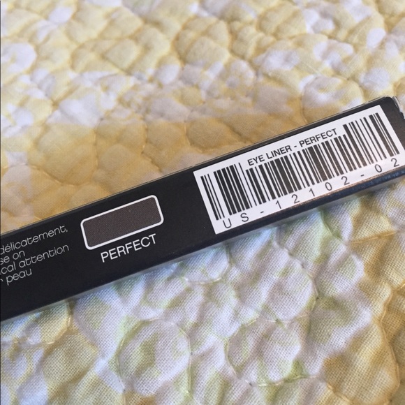 Mood struck Precision Eyeliner-Perfect - Picture 3 of 5