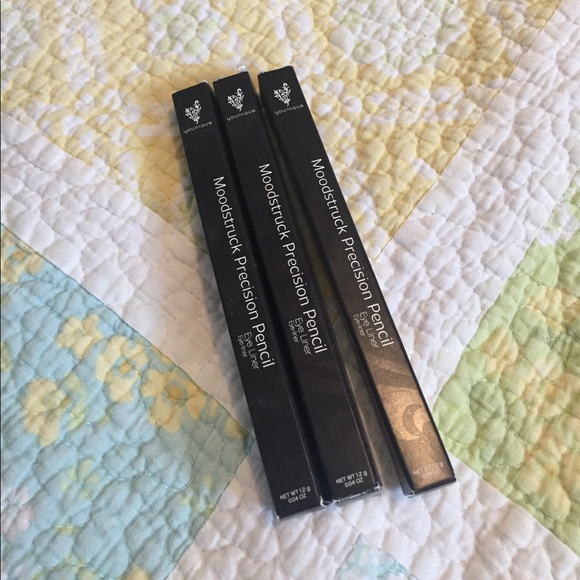 Mood struck Precision Eyeliner-Perfect - Picture 4 of 5