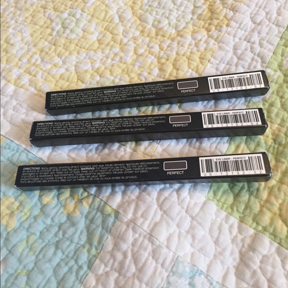 Mood struck Precision Eyeliner-Perfect - Picture 5 of 5