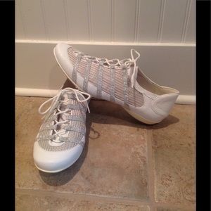 😊NEW!! Stuart Weitzman White Calf Sport Shoe 8.5