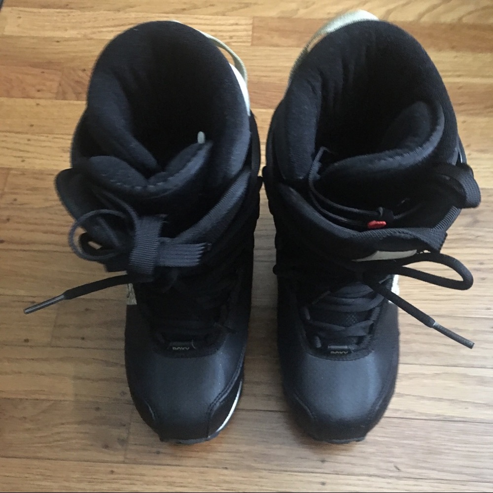 Roxy Size 6.5 Snowboard boots