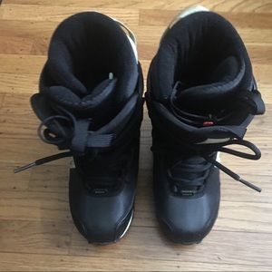 Roxy Size 6.5 Snowboard boots