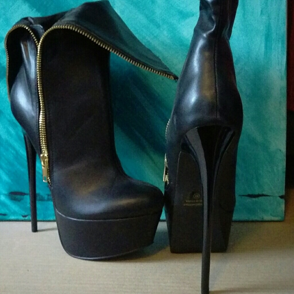 Size 6.5 black 6inch stiletto mid calf boot.