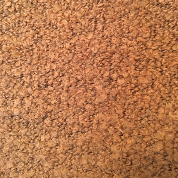 Mustard yellow sweater - Picture 2 of 3