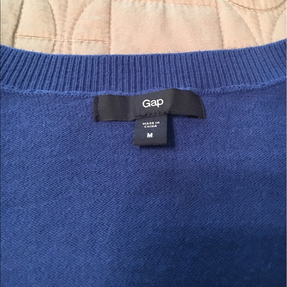 GAP Deep-V Sweater - Picture 3 of 3