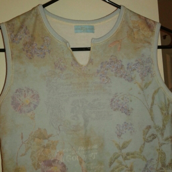 Sleeveless floral v neck top - Picture 2 of 4
