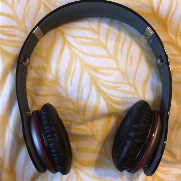 Beats By Dre Mini Headphones - Picture 1 of 3