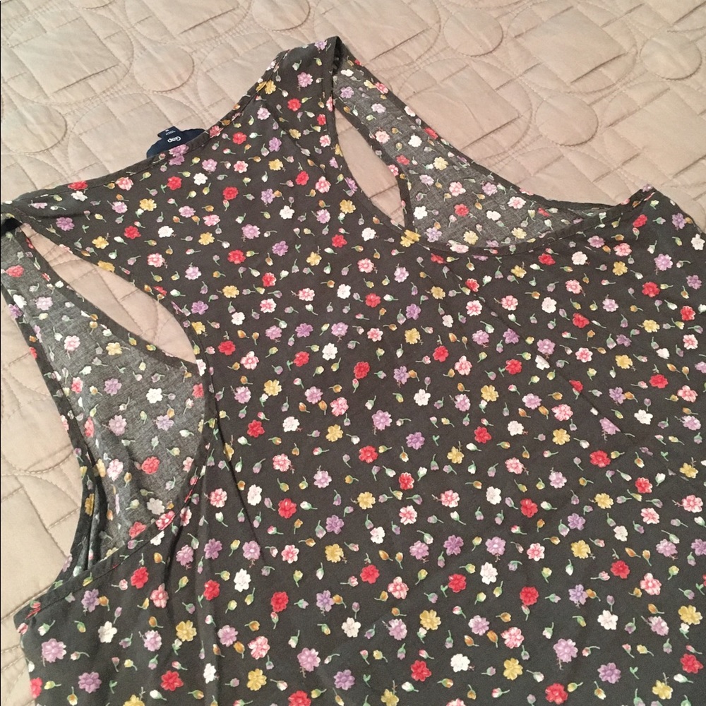 GAP Floral Racerback - Picture 3 of 4