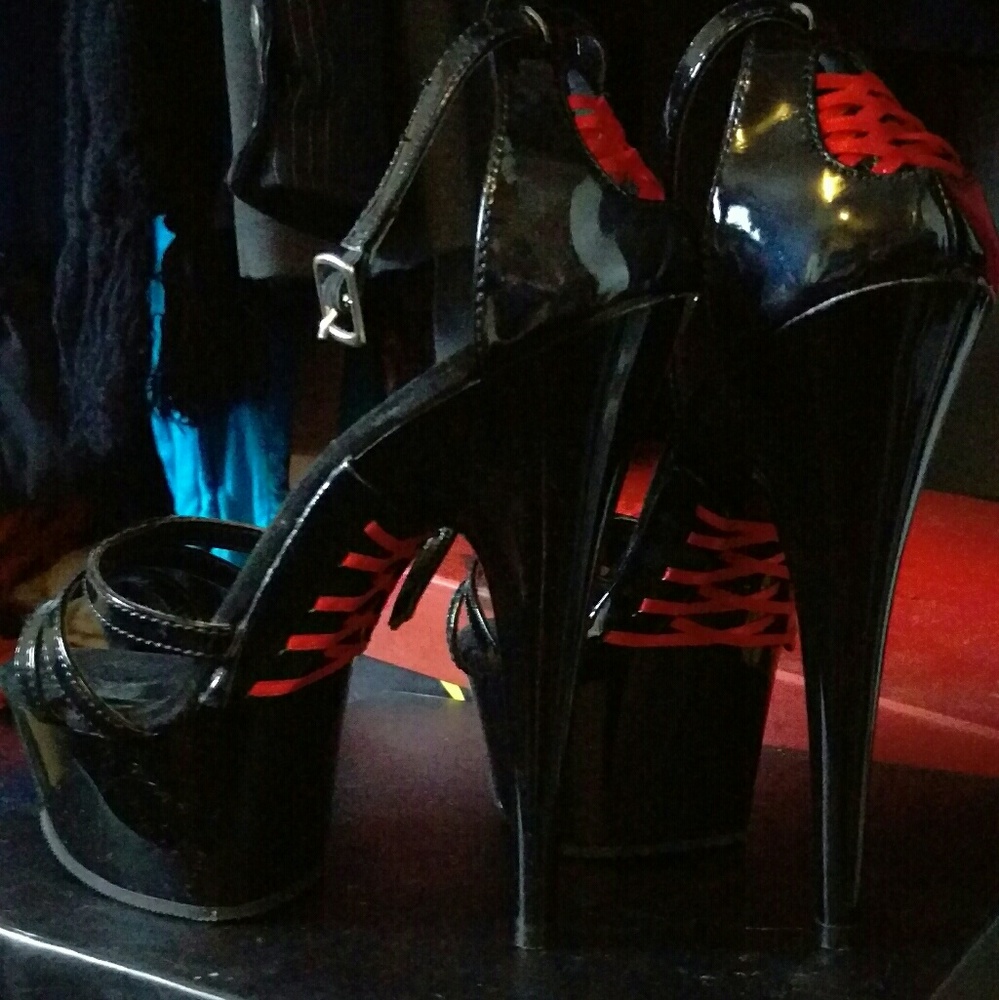 Size 6 Pleaser Delight shoes