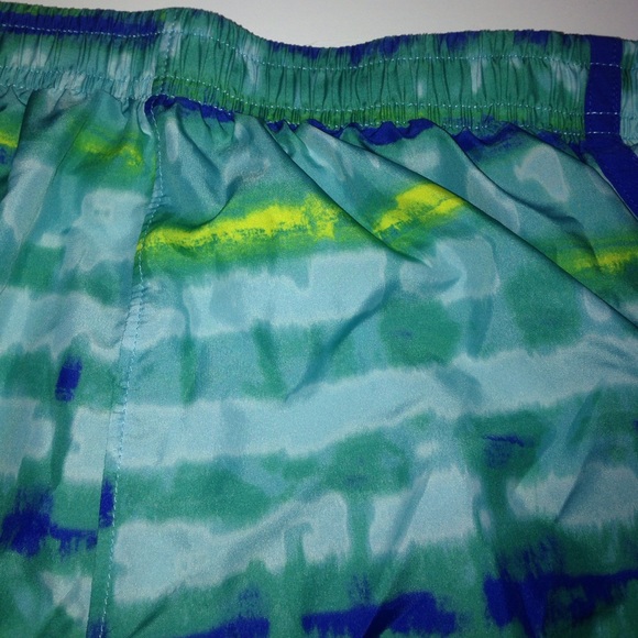 Under Armor Running Shorts - Picture 3 of 4