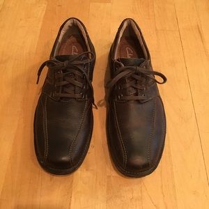 Clarks Men's oxfords in brown -Size 8