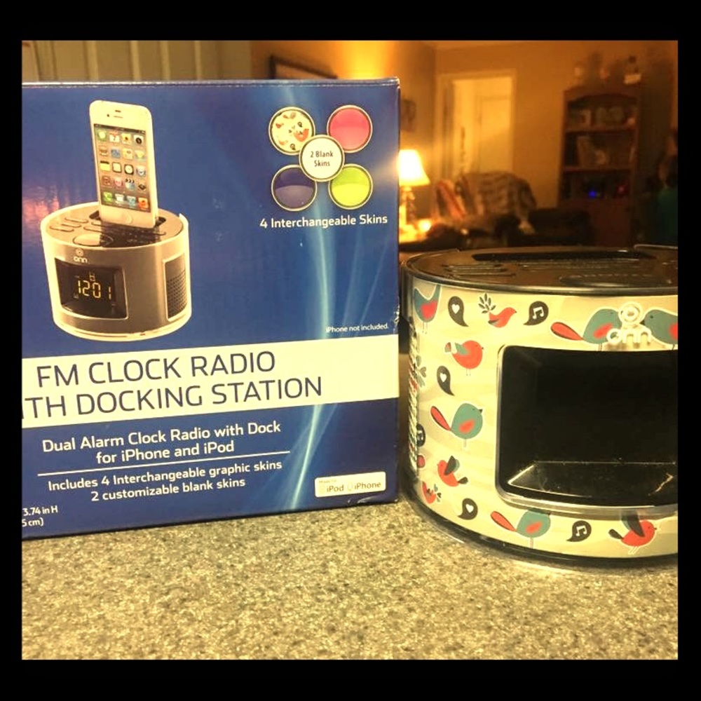 Radio/IPhone 4 Charging Station/Alarm(s)/Speaker