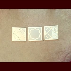 Pack of three decorative mirrors