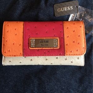 Guess trifold wallet with a back zipper
