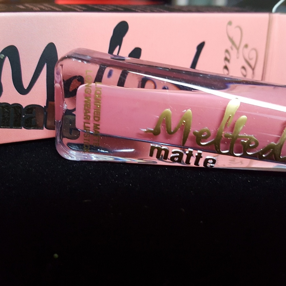 Too Faced Melted Matte "Misso Pretty" lipstick