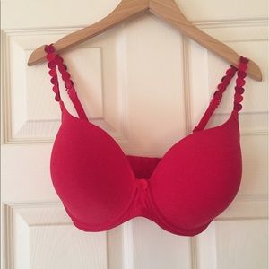 Red bra *NEVER BEEN WORN*