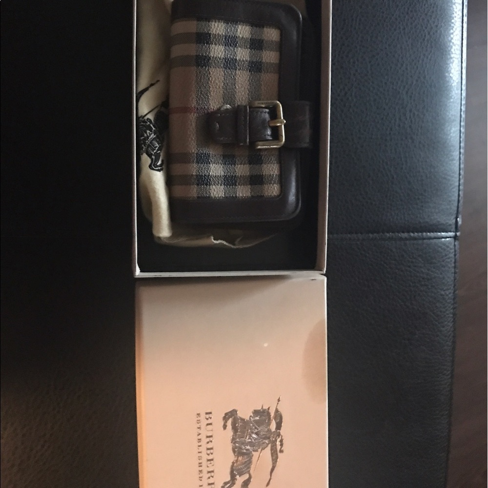 Vintage Burberry Nova Check Billfold Zip Wallet