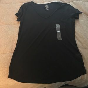 plain black short sleeve light-weight t-shirt