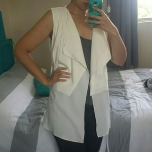 Sleeveless white coat