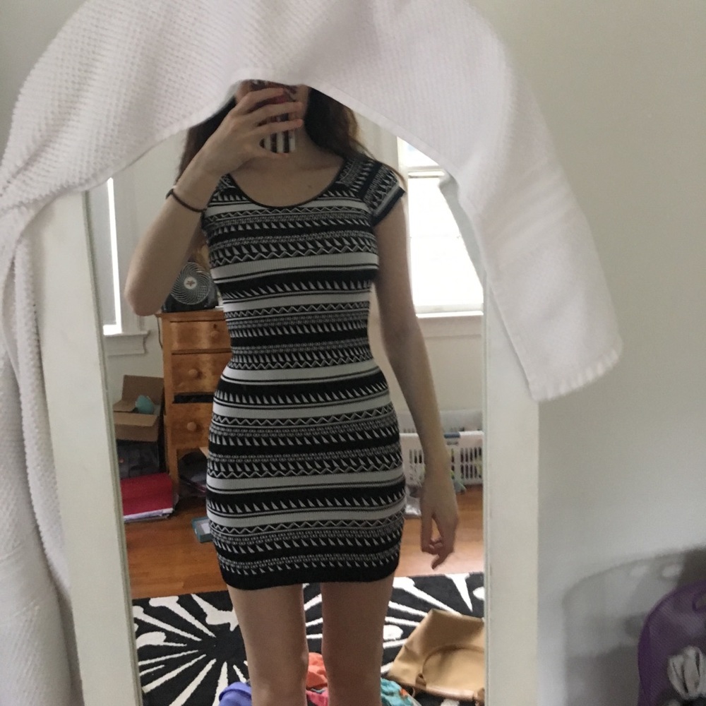 Form fitting bodycon Bebe aztec print dress