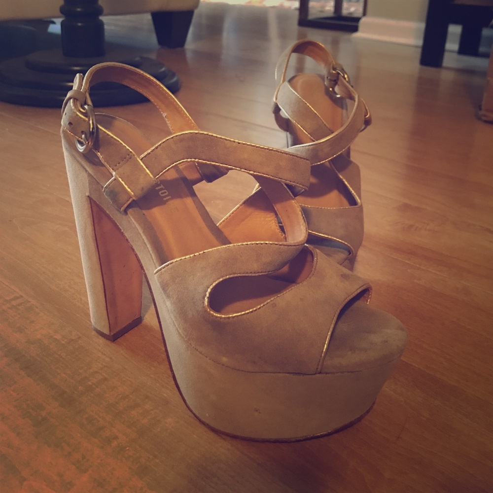 Pour La Victoire heels, like new.