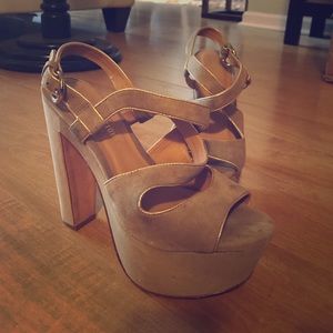 Pour La Victoire heels, like new.