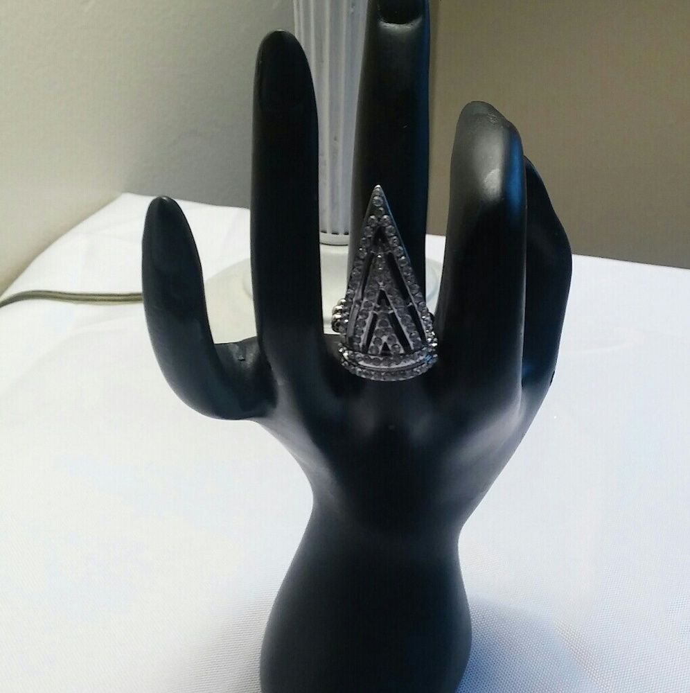 Fashionable Clawed ring - Picture 3 of 4