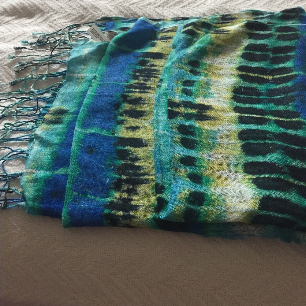 BR wrap in great blue/green colors