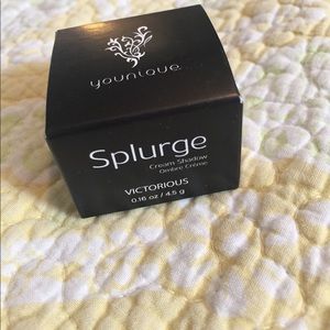 Splurge Cream Eyeshadow-Victorious (matte nude)