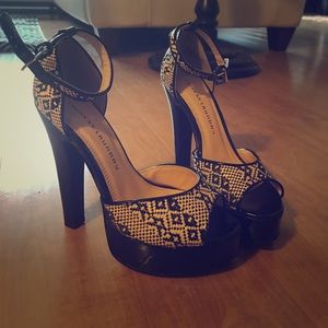 Gorgeous Chinese Laundry pumps, never worn.