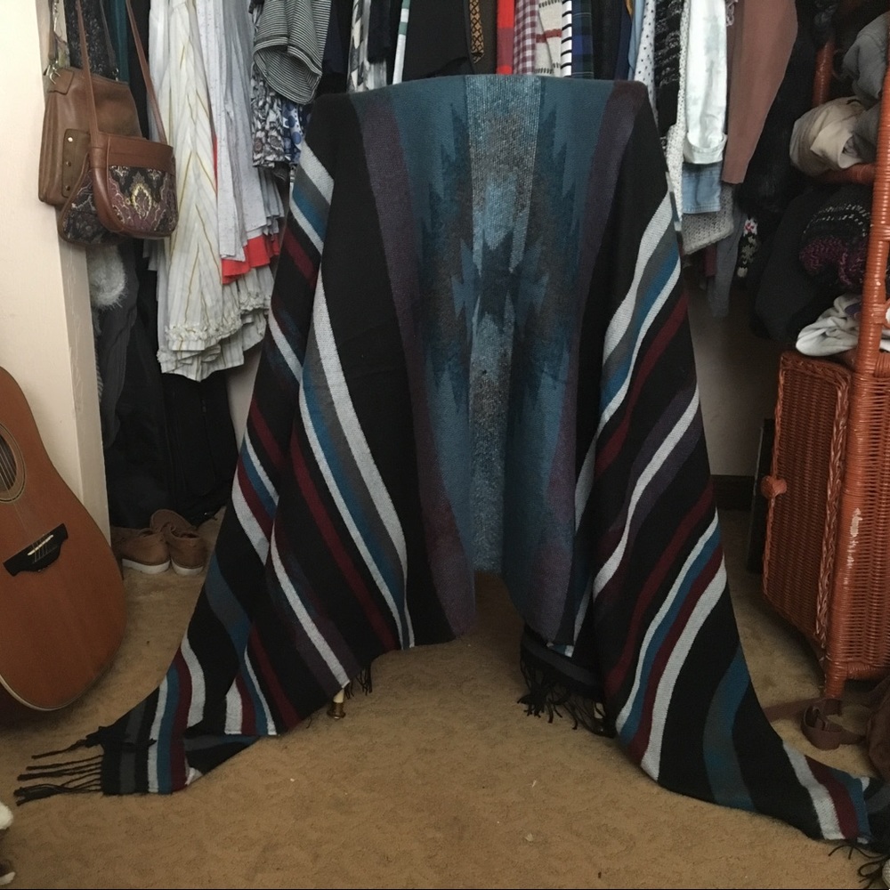 Poncho - Picture 2 of 4