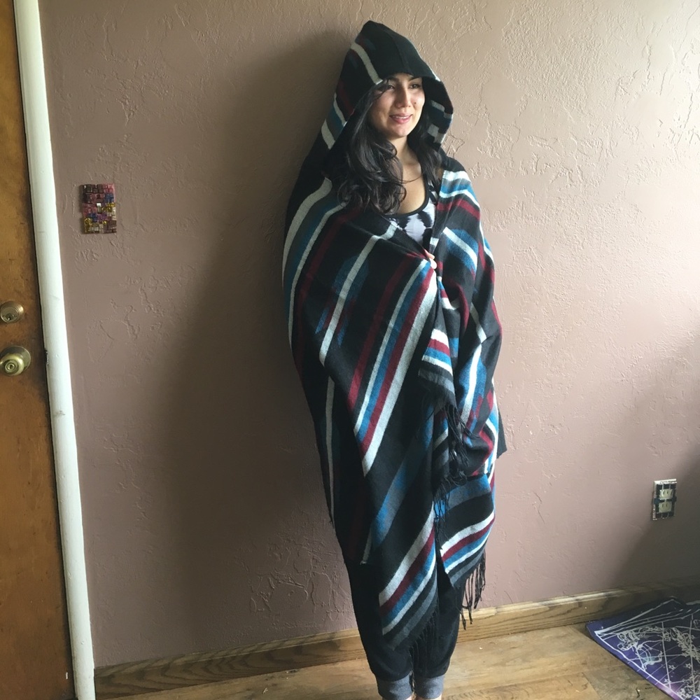 Poncho - Picture 4 of 4
