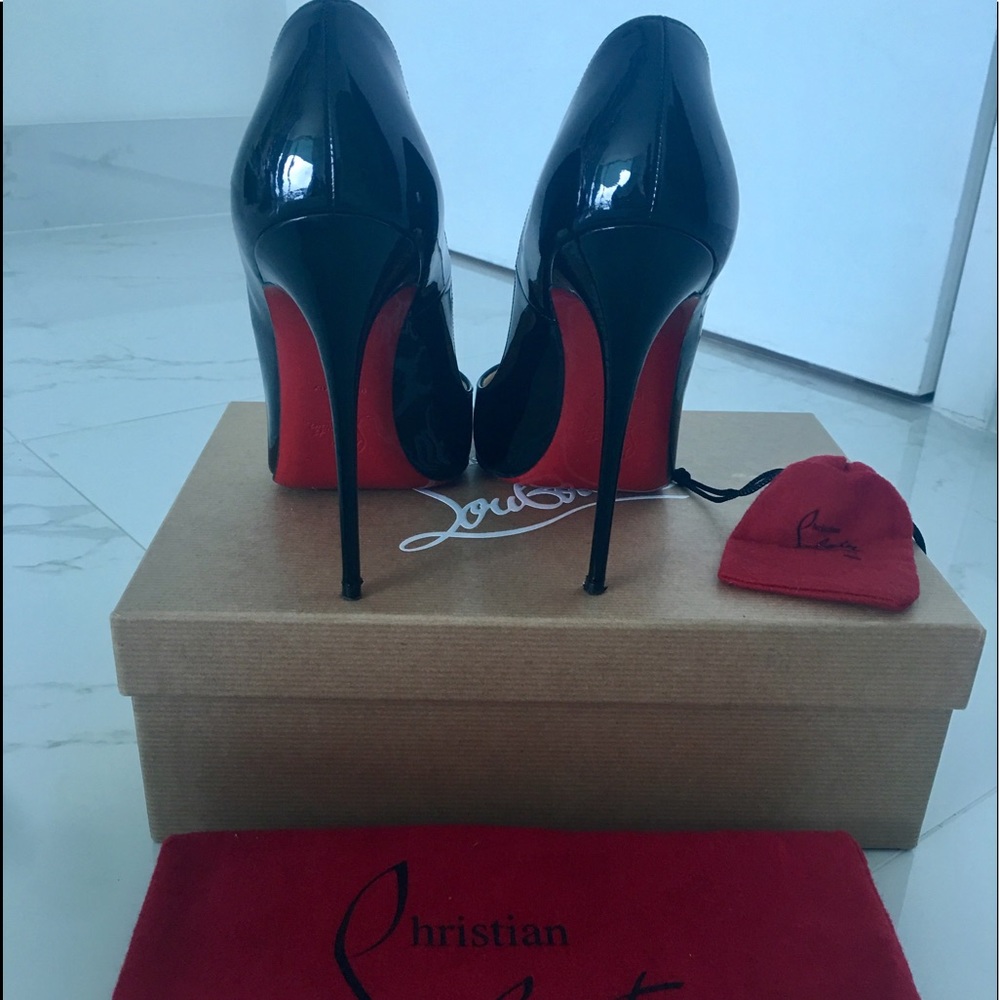 100% authentic Christian Louboutin pumps