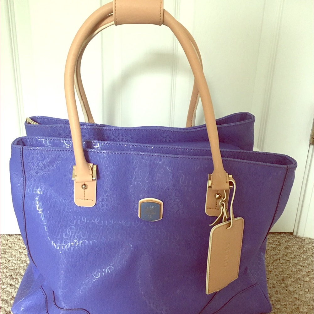 GUESS traveling bag
