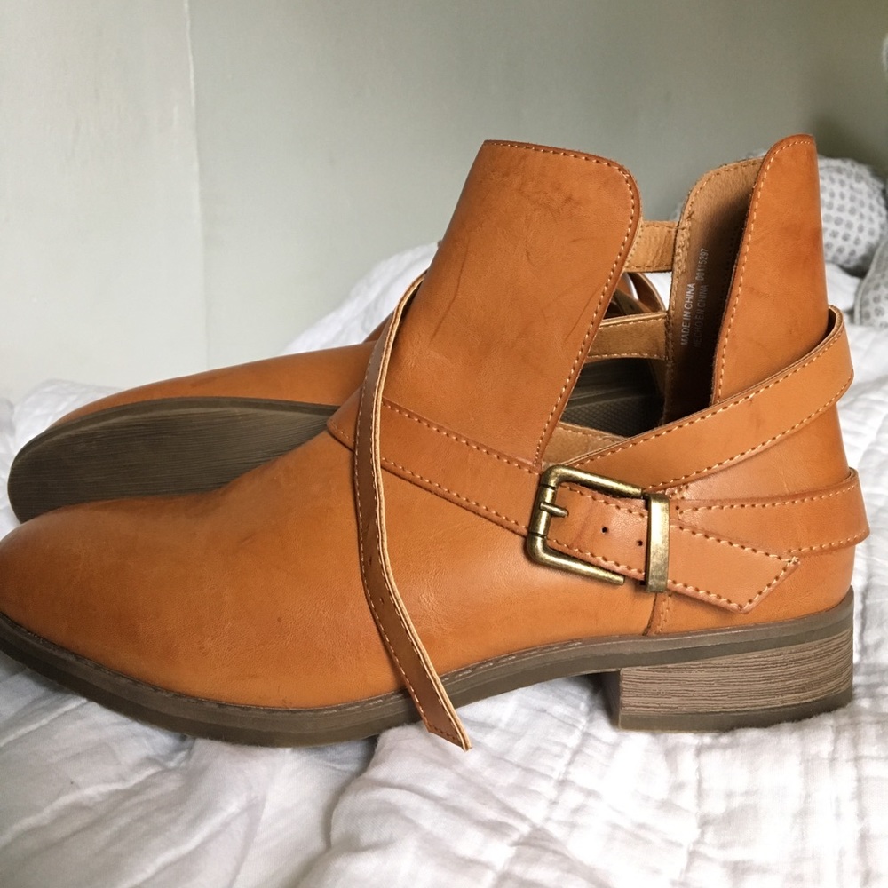 NEVER WORN Booties