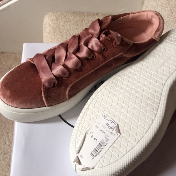 Steve Madden Bertie Velvet Lace up Sneaker 6 - Picture 4 of 5