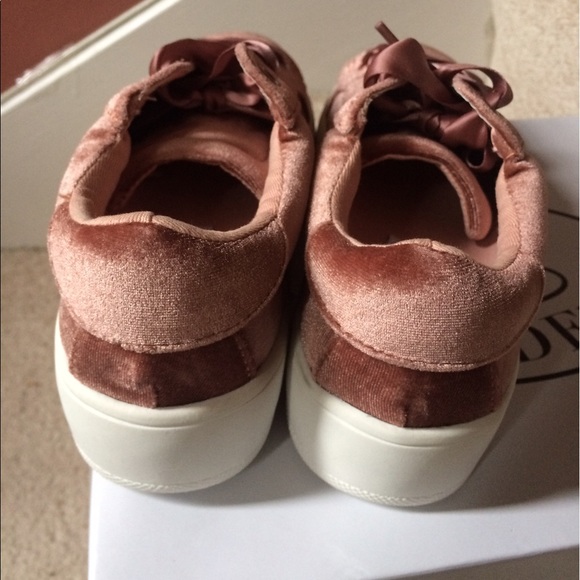Steve Madden Bertie Velvet Lace up Sneaker 6 - Picture 5 of 5