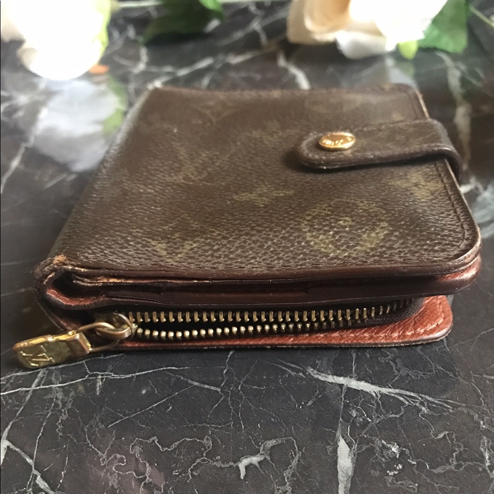 Authentic Louis Vuitton Zip Bifold Wallet