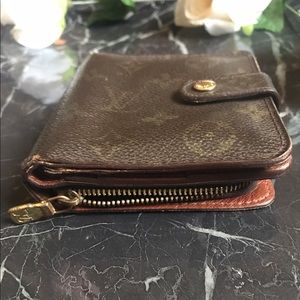 Authentic Louis Vuitton Zip Bifold Wallet