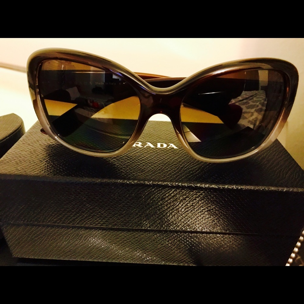PRADA SUN GLASSES!✨🕶 - Picture 2 of 4
