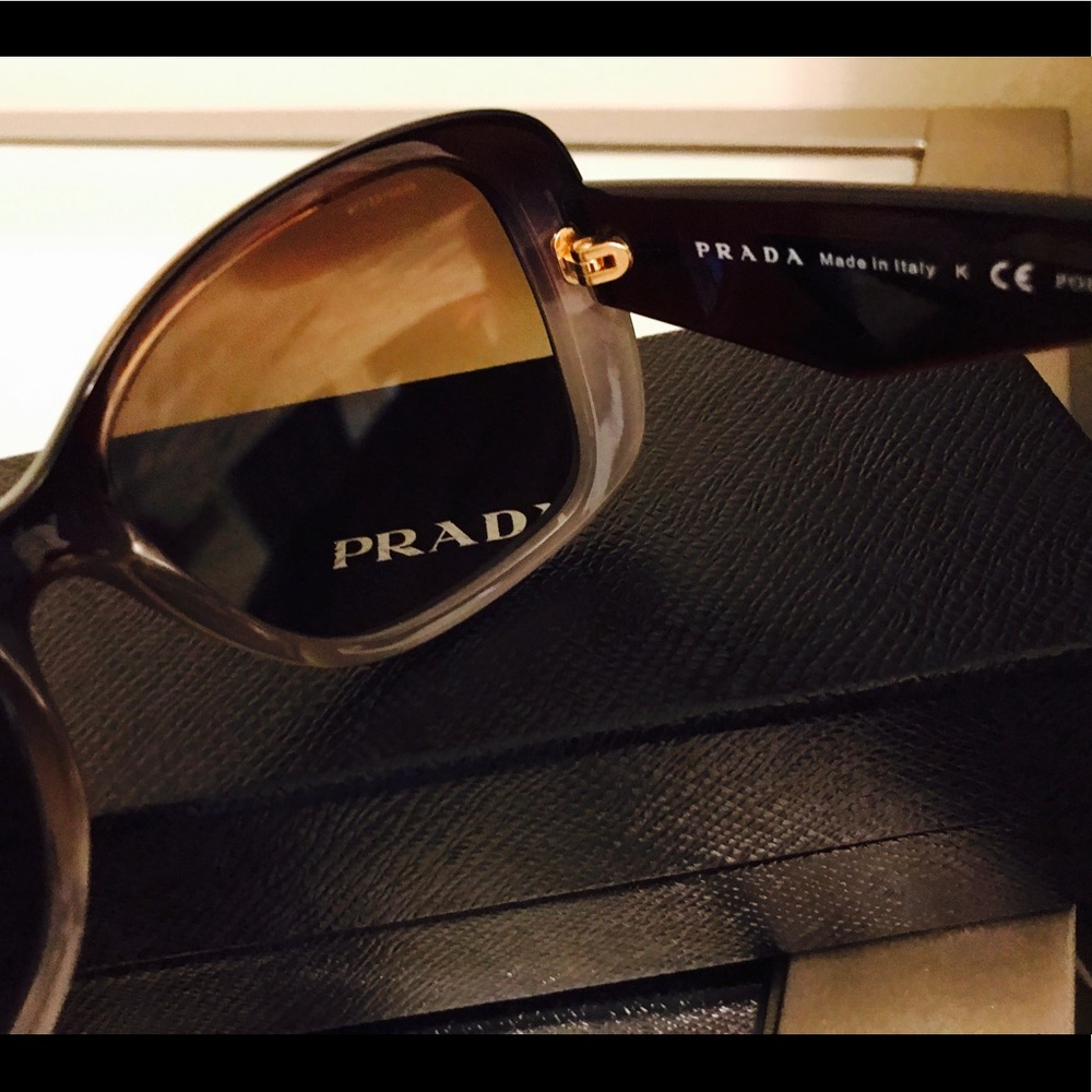 PRADA SUN GLASSES!✨🕶 - Picture 3 of 4