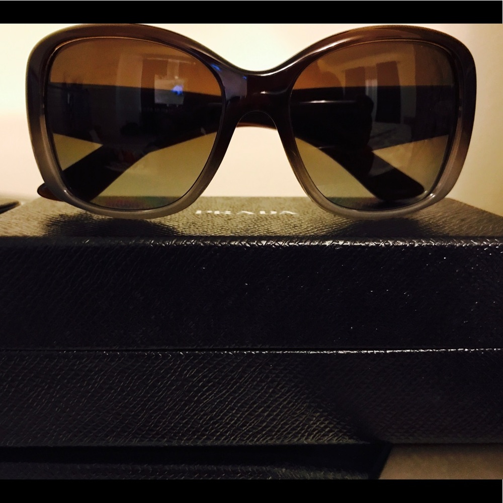 PRADA SUN GLASSES!✨🕶 - Picture 4 of 4