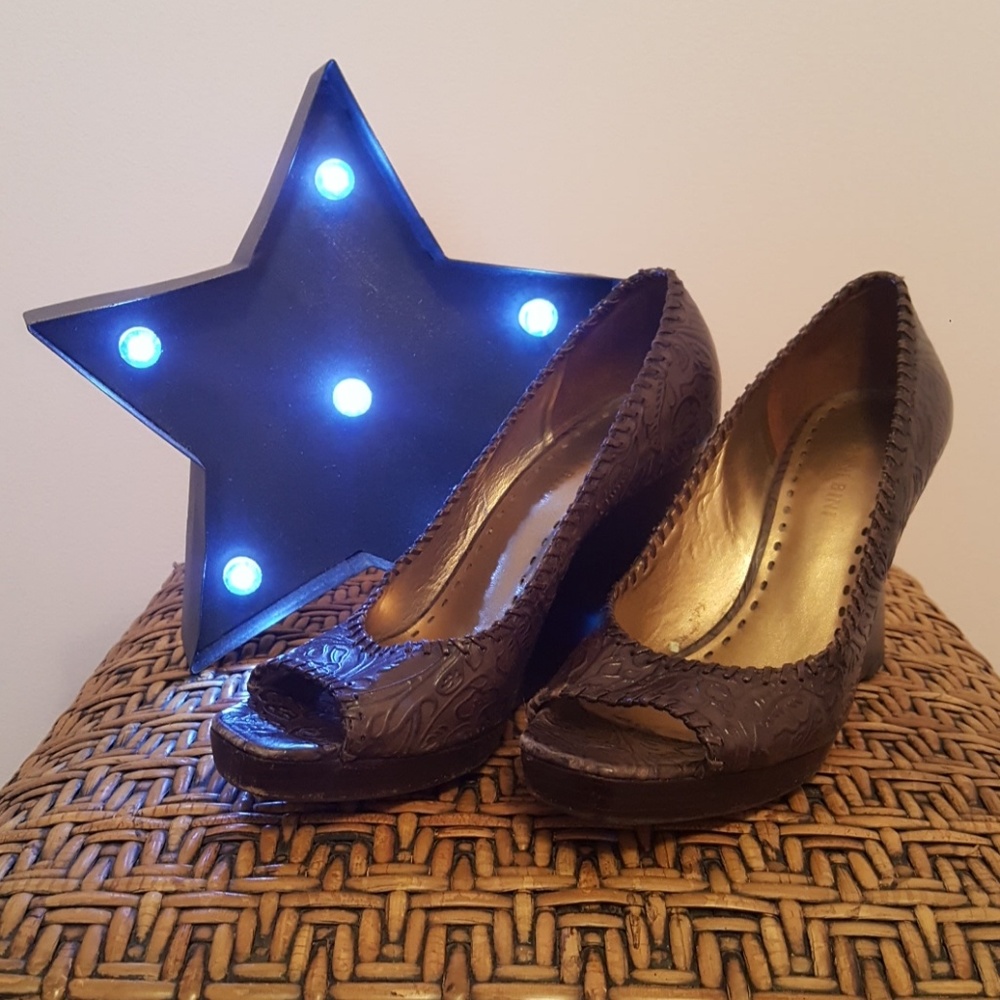 Gianni Bini chocolate brown wedges