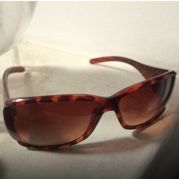 Isaac Mizrahi LOGO Tortoise Gradient Sunglasses