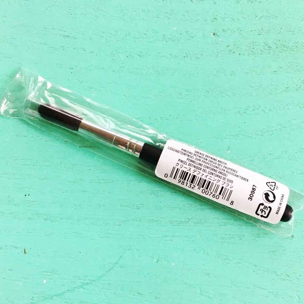 BareMinerals Crease Defining Brush - Brand New