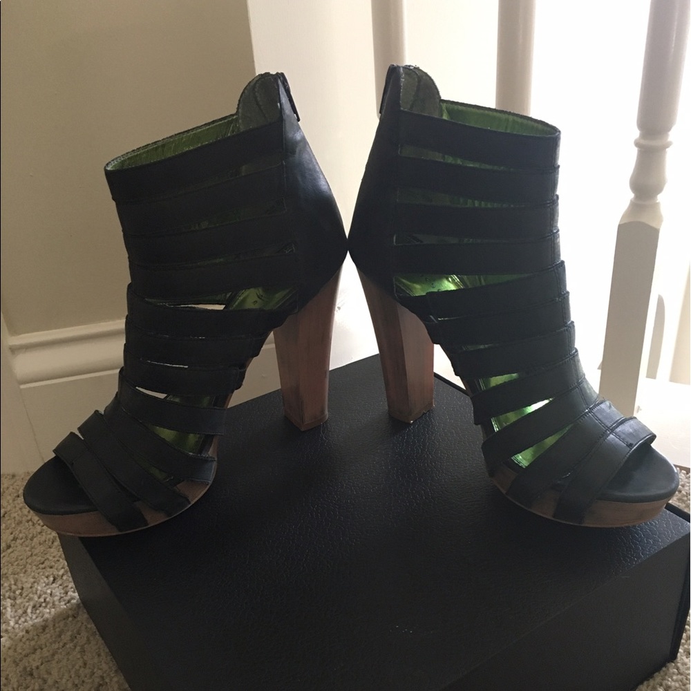 Chinese Laundry "Scene Stealer" Cage Heels 8.5M