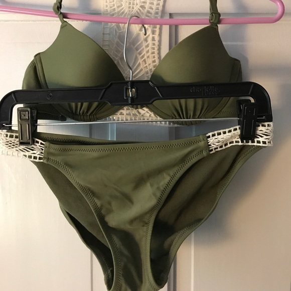Other - Olive green front clasp bikini🌴