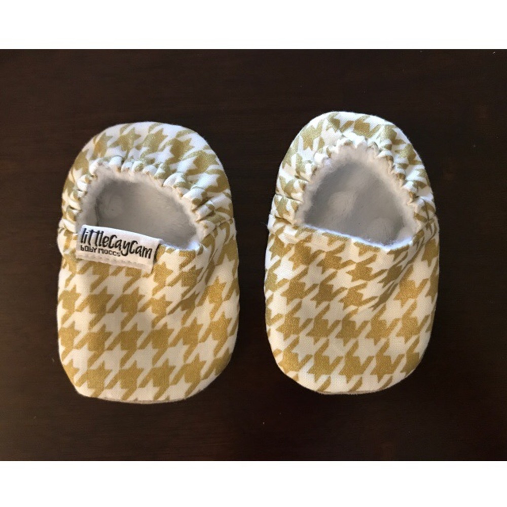 💫 Houndstooth Gold moccasins size 2