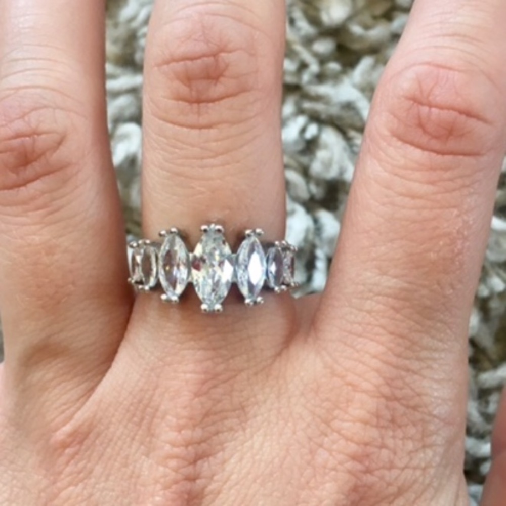Very sparkly white topaz ring