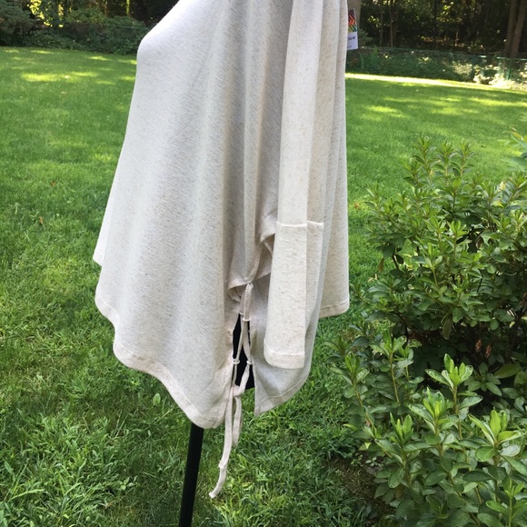 🤗Only One Left🤗Cream Side Lacing Top NWT - Picture 5 of 5